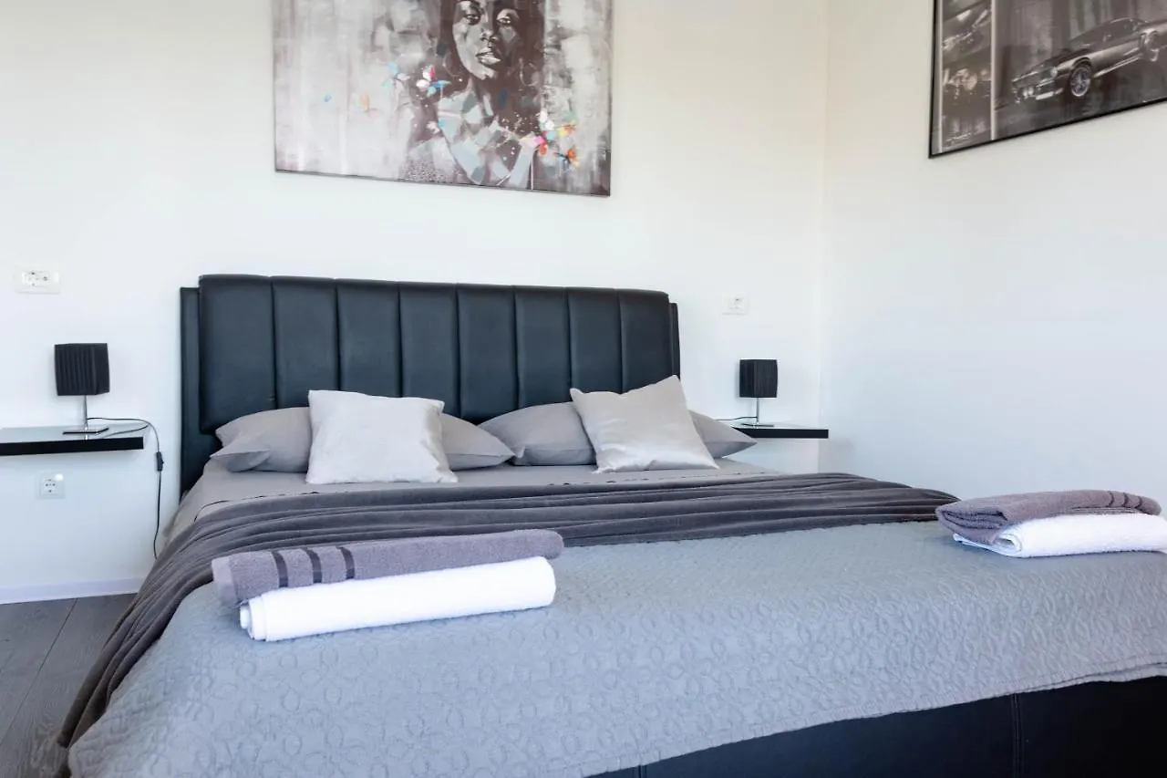 Apartments By The Sea Kastel Stafilic, Kastela - 21087