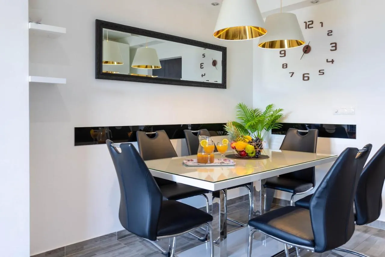 Apartments By The Sea Kastel Stafilic, Kastela - 21087